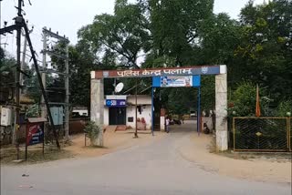firing at gate of sadar police station in palamu