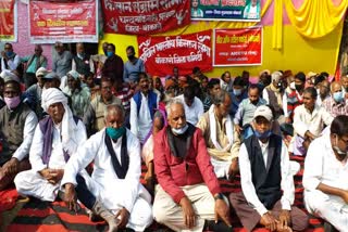 protest against agricultural law in bokaro