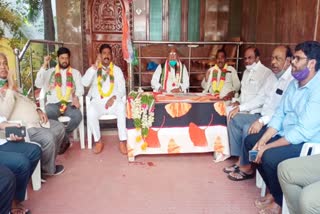 congress senior leader v hanumantha rao one day hunger strike in his house