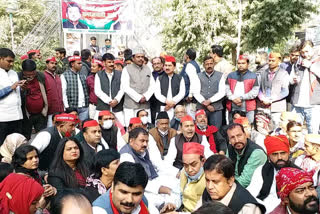 Samajwadi Party protests in support of farmers in Bareilly