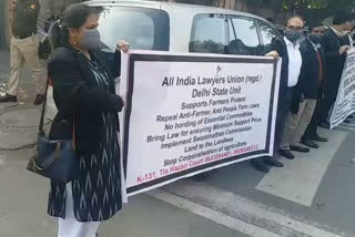 Lawyers formed human chain in support of farmers movement in delhi