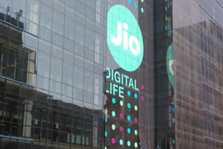 Jio Reliance accuses Airtel, Voda Idea of 'unethical campaign