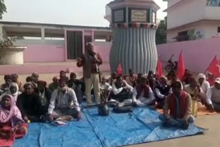 protest against agricultural law in godda
