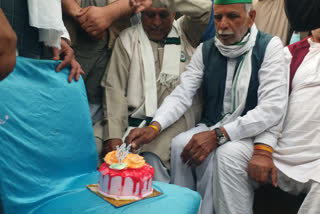 Naresh Tikait birthday celebrated at UP Gate