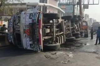 tanker full of milk overturns in Ghaziabad