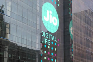 Jio fastest network in 4G download speed, Vodafone in upload in Nov: Trai data