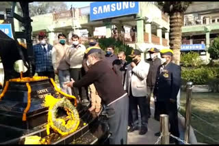 Tributes paid to martyrs at the war memorial in Mandi