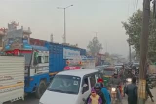 Bhopura border was also barricaded, jammed up to 5 km long in Ghaziabad