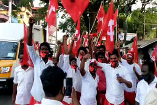 alappuzha with the left: udf loses, nda gains  ആലപ്പുഴ ഇടതിനൊപ്പം:തകർന്നടിഞ്ഞ് യുഡിഎഫ് കോട്ടകൾ, നേട്ടമുണ്ടാക്കി എൻഡിഎ  ആലപ്പുഴ തദ്ദേശ തെരഞ്ഞെടുപ്പ്  ആലപ്പുഴ തെരഞ്ഞെടുപ്പ് വാർത്തകൾ  ആലപ്പുഴയിലെ എൽഡിഎഫ് വിജയം