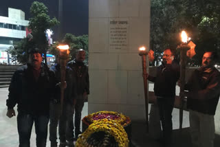 parents saluted the martyrs in jaipur, अभिभावकों ने परिक्रमा लगाकर शहीदों को किया नमन