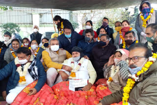 bjp hunger strike outside kejriwal house
