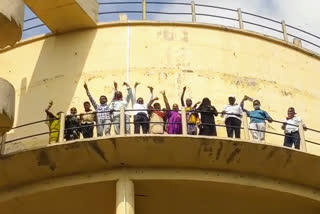agitation was carried out by climbing directly on the water tank for water