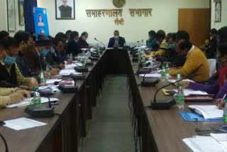 DC reviews development plans in Ranchi