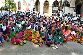 maggidi-villagers-protest-at-collector-office-in-nizamabad