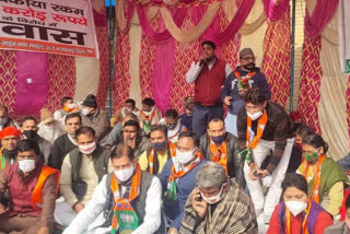 Hunger strike against Kejriwal government