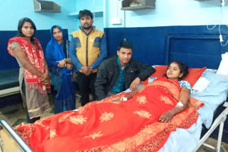 Pratapgarh man marries severely injured woman on stretcher