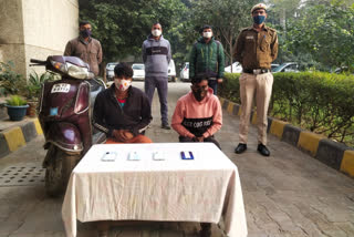 south delhi special staff arrested two snatchers