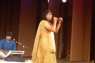 Vandana Mishra performed the Awadhi recital of Ayodhya