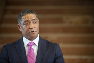 Biden adviser Cedric Richmond tests positive for Covid-19