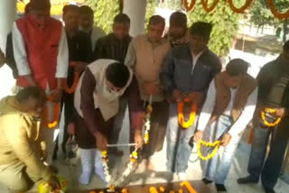 bjp mla pays tribute to binod babu in dhanbad