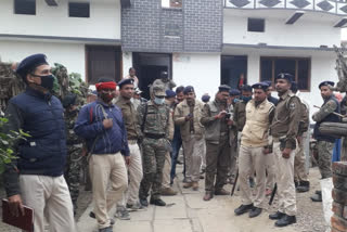 कुर्की जब्ती को पहुंची पुलिस