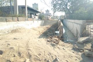 people facing problem due to incomplete drain work