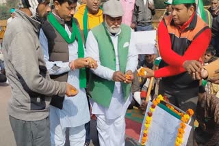 farmers pays tribute to sant baba ram singh and others farmers in noida