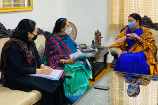 maharashtra minister yashomati thakur met union minister smriti irani delhi