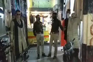 Robbed in a boutique at gunpoint in indore