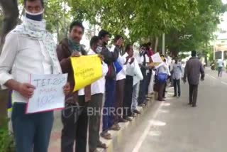 முதலமைச்சர் முகாமில் மனு அளித்த வெயிட்டேஜ் முறையால் பாதிக்கப்பட்ட ஆசிரியர்கள்!