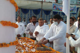 Parliamentary Secretary Gurudayal Singh Banjare offered flag in Jaitkham in bemetara