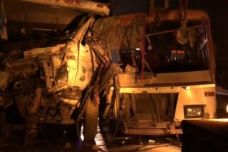 Truck and roadways bus collided strongly on Yamuna Expressway,  14 passengers injured