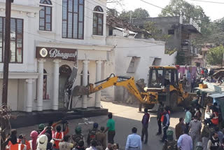 Administration's bulldozer on illegal construction