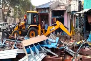 clearance-of-illegal-shops-in-savadatti-temple