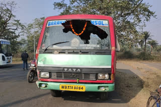 মিনিবাসের রেষারেষিতে দুর্ঘটনা