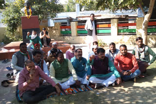 congress-workers-protest-day-in-gohad