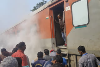 NCC CADETS HELPS PREVENT FIRE IN RAJDHANI EXPRESS