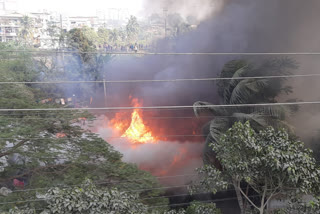 Massive fire broke out in Guwahati  massive fire broke  Guwahati  incident  തീ പടർന്നു  പാചകവാതക സിലിണ്ടർ  ദിസ്‌പൂർ  തീപിടിത്തത്തിൻ്റെ കാരണം