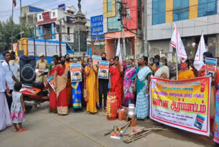 women protest against gas cylinder rate hike