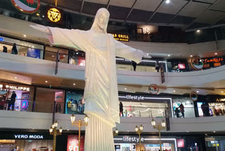 Statue of Jesus Pacific mall