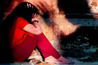 Father rapes daughter, Father rapes daughter repeatedly, Father rapes daughter repeatedly in Ranebennur, Ranebennur crime, Ranebennur crime news, ತಂದೆಯಿಂದ ಮಗಳ ಅತ್ಯಾಚಾರ, ತಂದೆಯಿಂದ ಮಗಳ ನಿರಂತರ ಅತ್ಯಾಚಾರ, ರಾಣೆಬೆನ್ನೂರಿನಲ್ಲಿ ತಂದೆಯಿಂದ ಮಗಳ ನಿರಂತರ ಅತ್ಯಾಚಾರ, ರಾಣೆಬೆನ್ನೂರು ಅಪರಾಧ, ರಾಣೆಬೆನ್ನೂರು ಅಪರಾಧ ಸುದ್ದಿ,