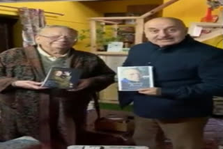 Anupam Kher visits Ruskin Bond, presents him latest book