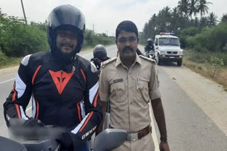 photo-by-cops-with-actor-challenging-star-darshan-gundlupete