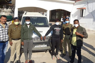 Police arrested 2 accused for stealing vehicles in balrampur