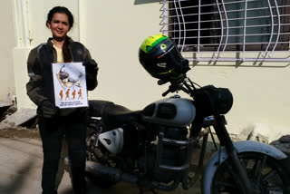 Divya reached Ujjain on her journey of 51 Shaktipeeths on bullet