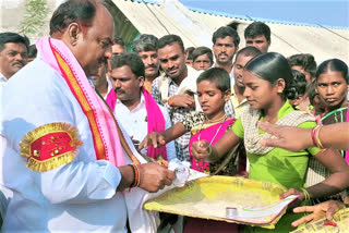 mla bandla krishna reddy tour in jogulamba gadwal district