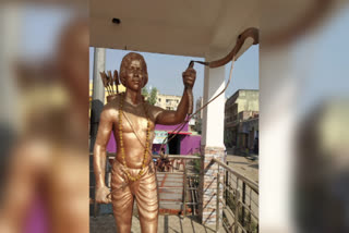 anti-social-elements-damaged-sido-kanhu-statue-in-jamshedpur