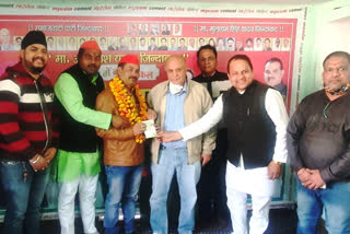 businessman ajay chadha joined samajwadi party