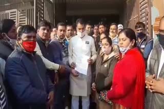 drawing teachers met MLA Nayan Pal Rawat