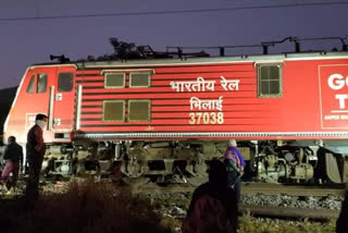 puri-surat-express-train-derails-after-hitting-elephant